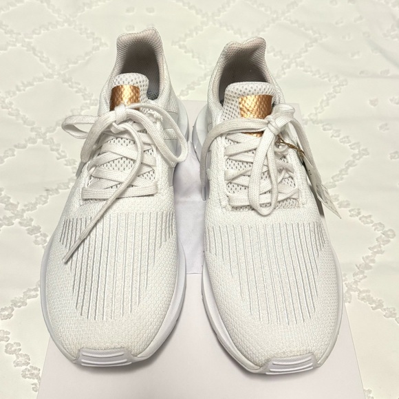 Adidas Swift Run sneakers - Picture 2 of 5